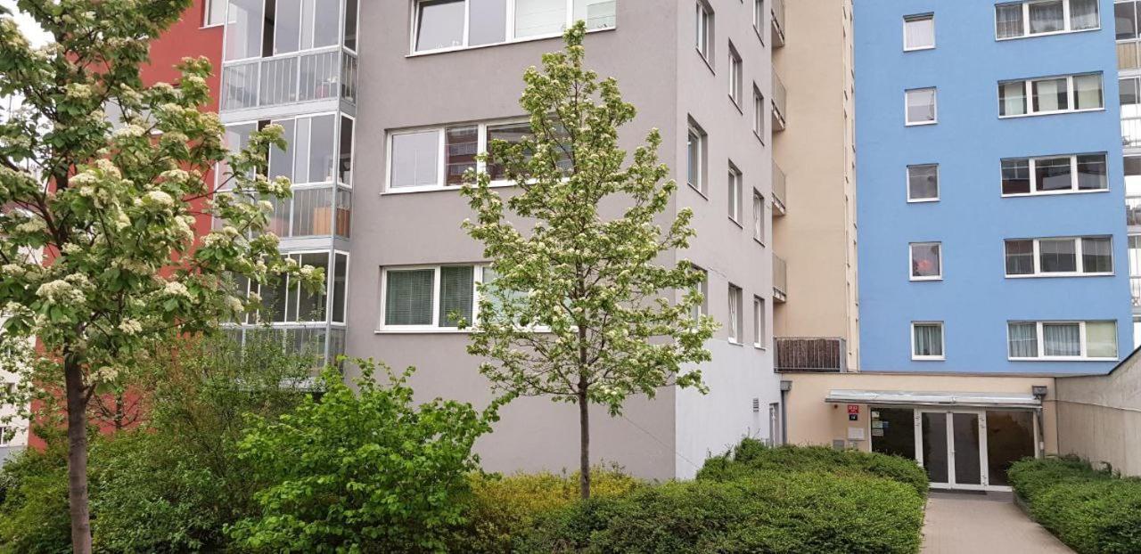 New Studio On V Doline 1 Hotel Praag Buitenkant foto