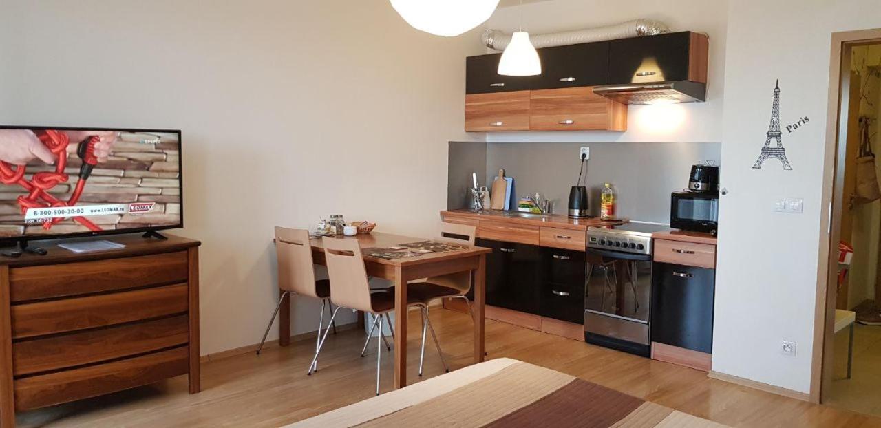 New Studio On V Doline 1 Hotel Praag Buitenkant foto