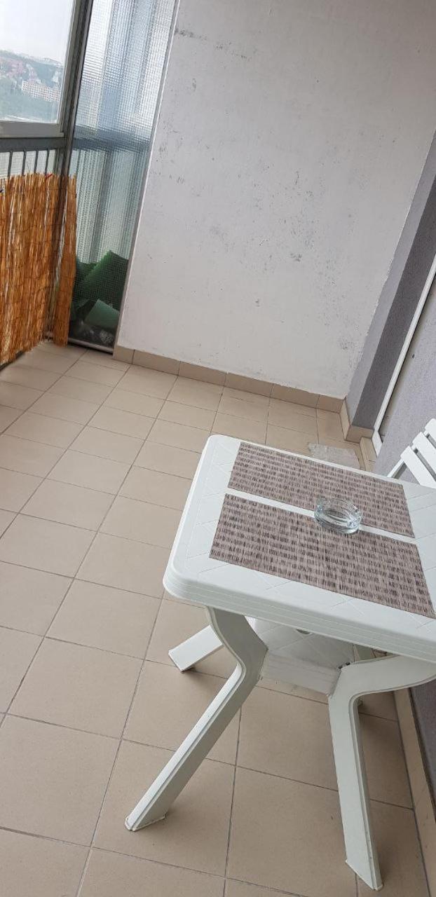 New Studio On V Doline 1 Hotel Praag Buitenkant foto