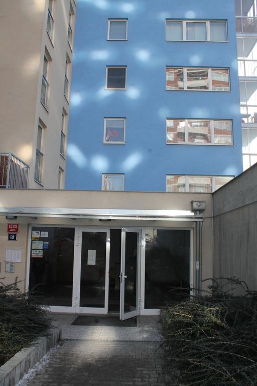 New Studio On V Doline 1 Hotel Praag Buitenkant foto