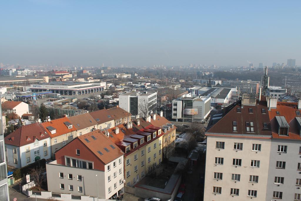 New Studio On V Doline 1 Hotel Praag Buitenkant foto