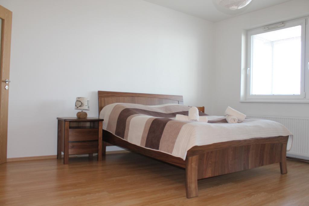 New Studio On V Doline 1 Hotel Praag Buitenkant foto