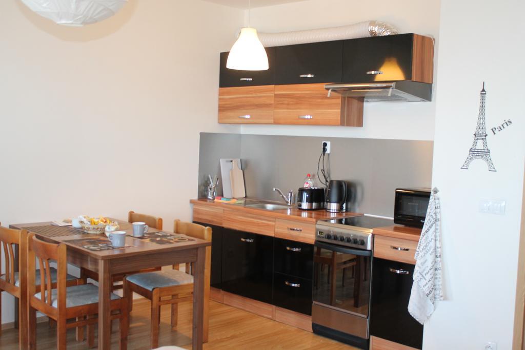 New Studio On V Doline 1 Hotel Praag Buitenkant foto