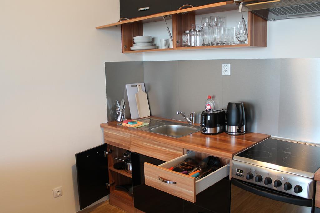 New Studio On V Doline 1 Hotel Praag Buitenkant foto