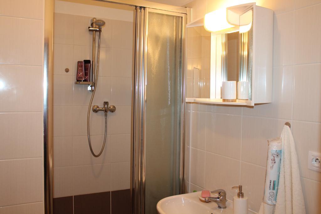 New Studio On V Doline 1 Hotel Praag Buitenkant foto